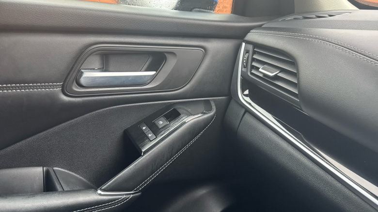 Nissan Qashqai 1.3 DiG-T MH N-Connecta 5dr Petrol Hatchback